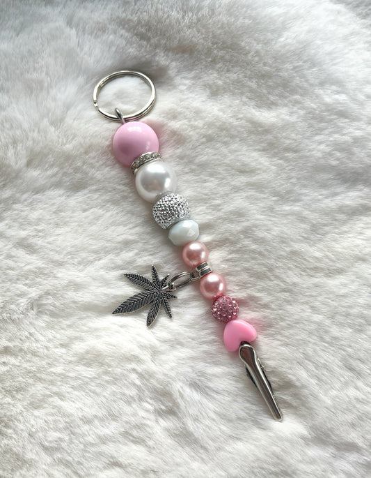 Light pink short clip