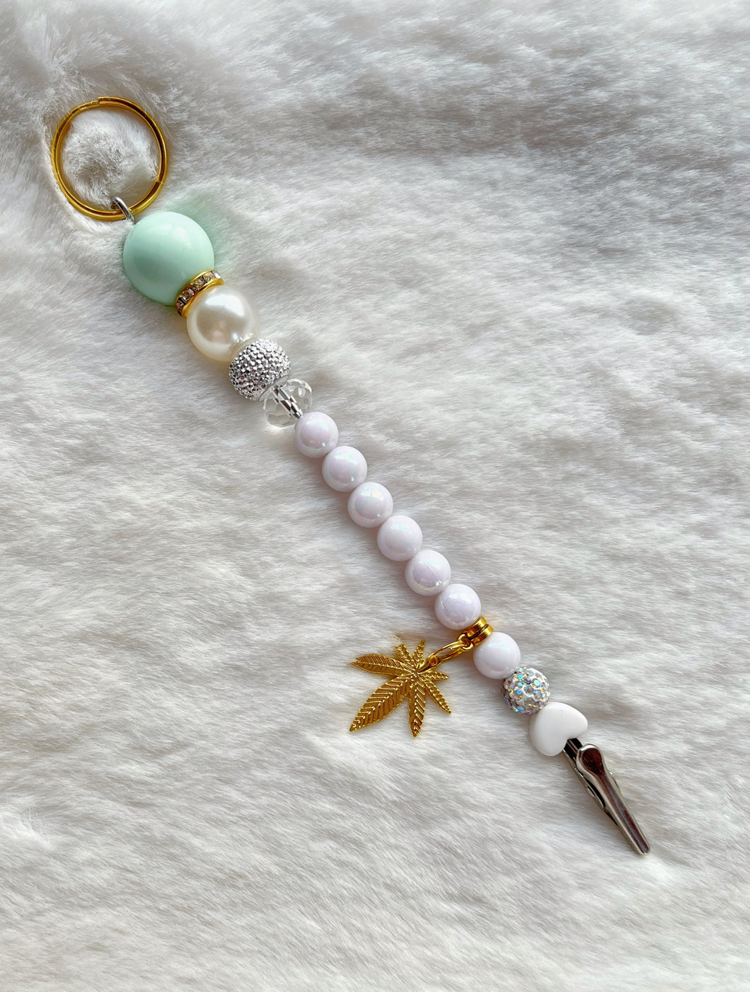 Green & pearl extended leaf clip