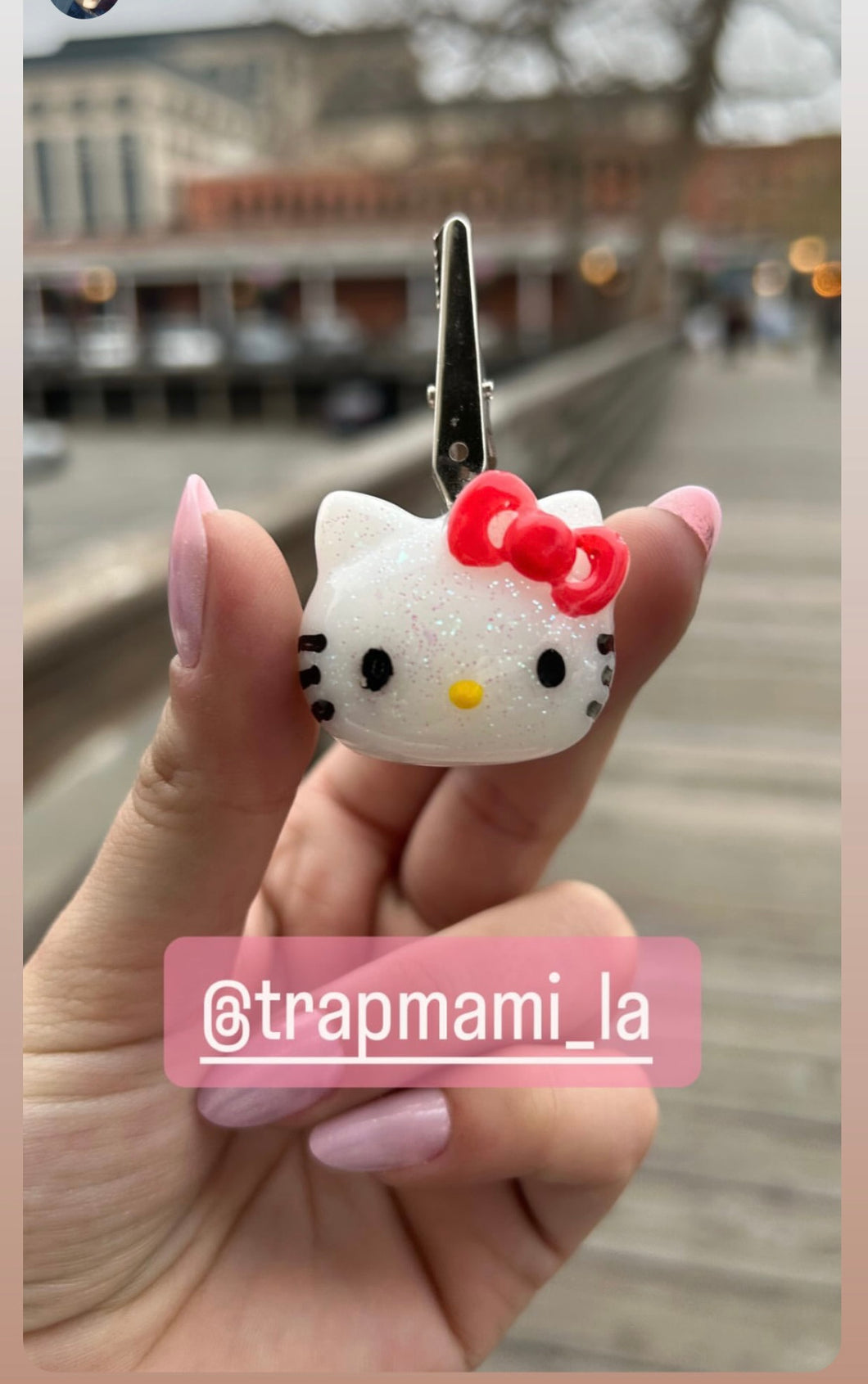 White Hello Kitty clip